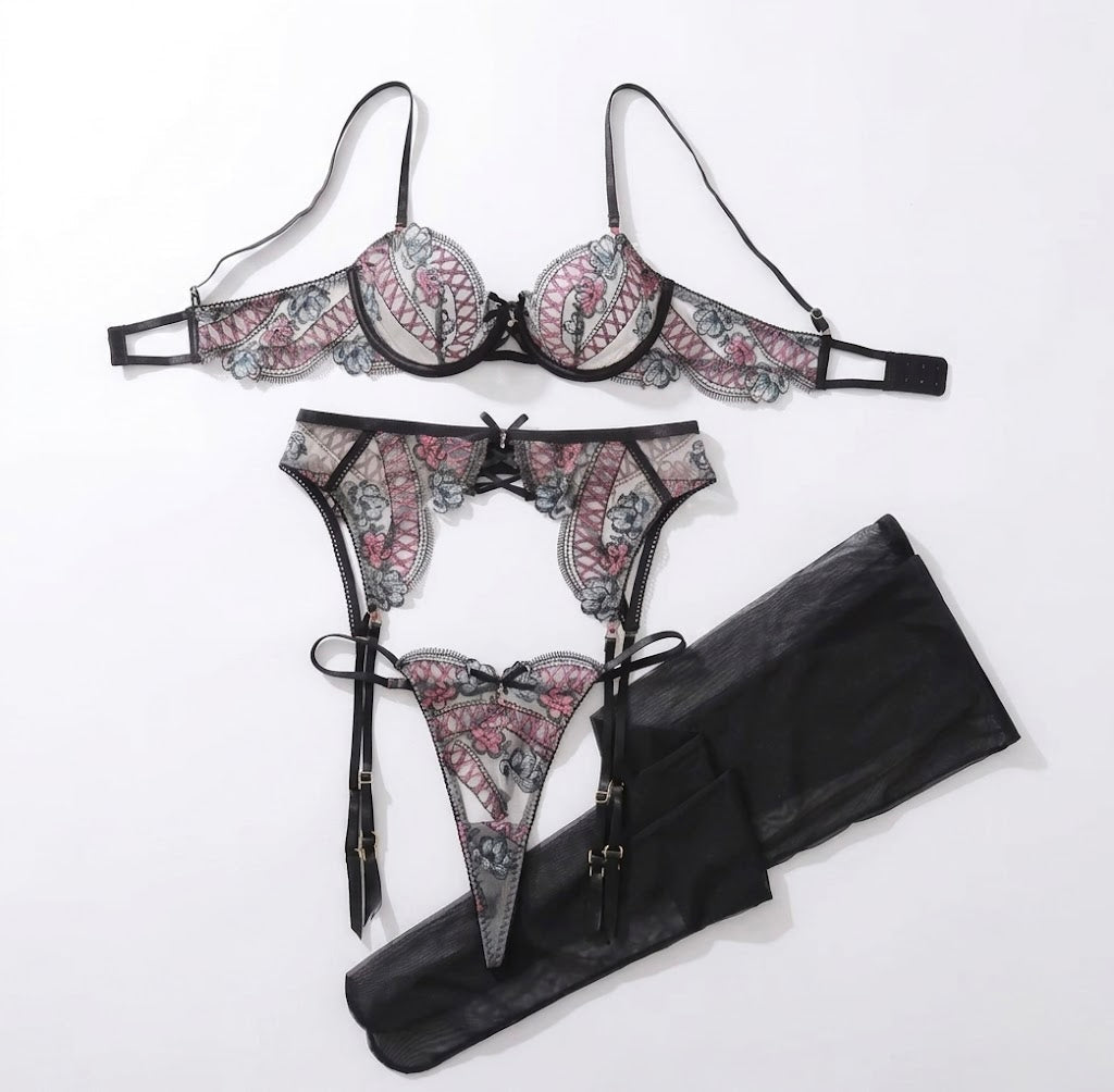 Lyanna Lingerie Set